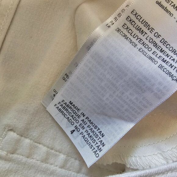 EUC SIGNATURE LEVI'S STRAUSS & CO. MODERN BERMUDA SHORTS SIZE 4 / SMALL - Picture 13 of 14